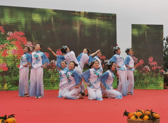 犍為柑橘紅滿天 柑橘文化旅游節(jié)承載美好鄉(xiāng)村新未來(lái)